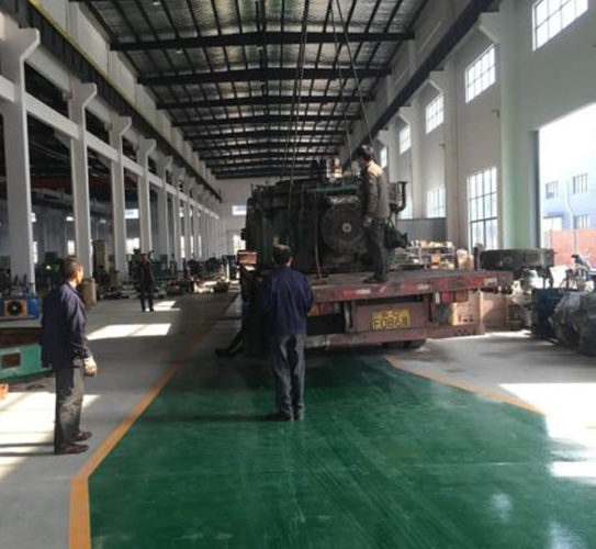 Large vertical mill maintenance
