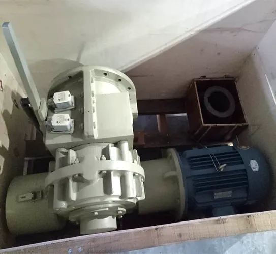 Electric turning gearbox