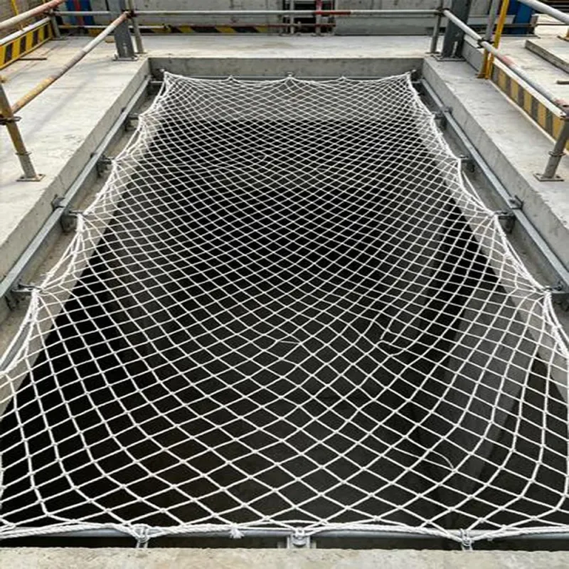 Red plana de seguridad de alta resistencia para protecci&oacute;n contra ca&iacute;das en obras de construcci&oacute;n