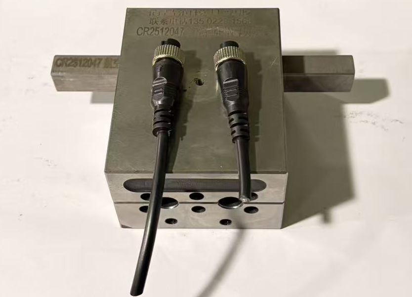 航空插 4PIN木头外膜.jpg