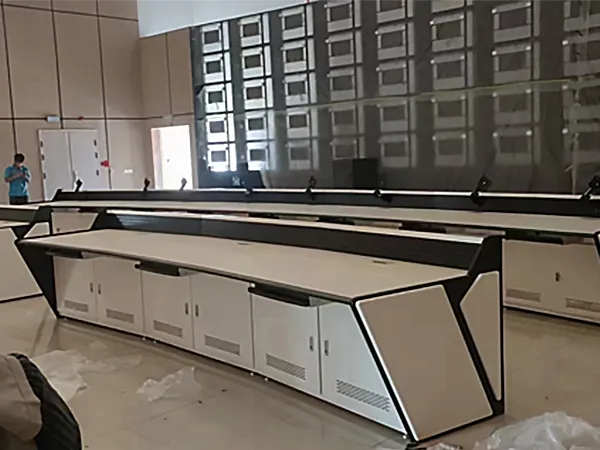 Equipment monitoring console