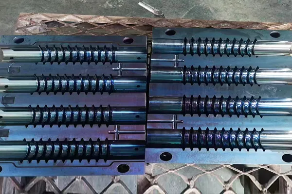 Insulator die