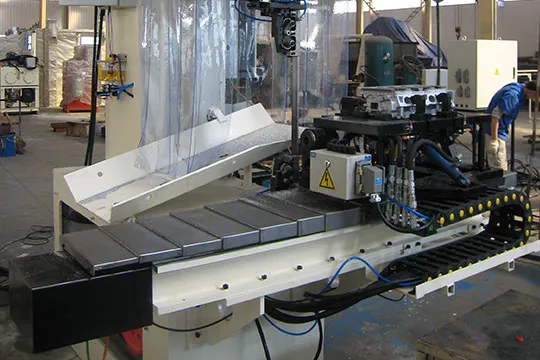 High-Efficiency Cutting High-Speed Band Saw Machine