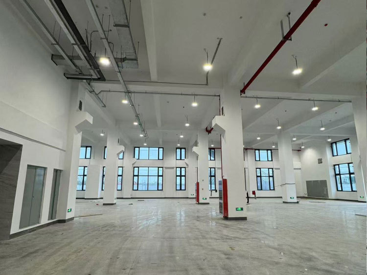 ROG04-100W at Milan Industrial Warehouse, Italy