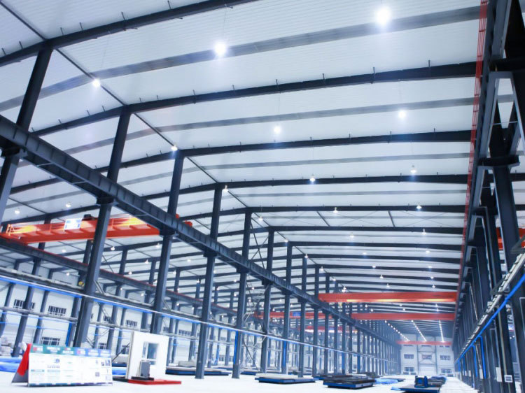 ROG04-150W dans l'usine de fabrication de Varsovie, Pologne