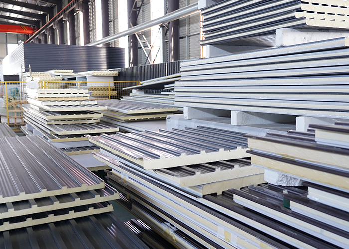 Fireproof and heat-insulating aluminum tiles