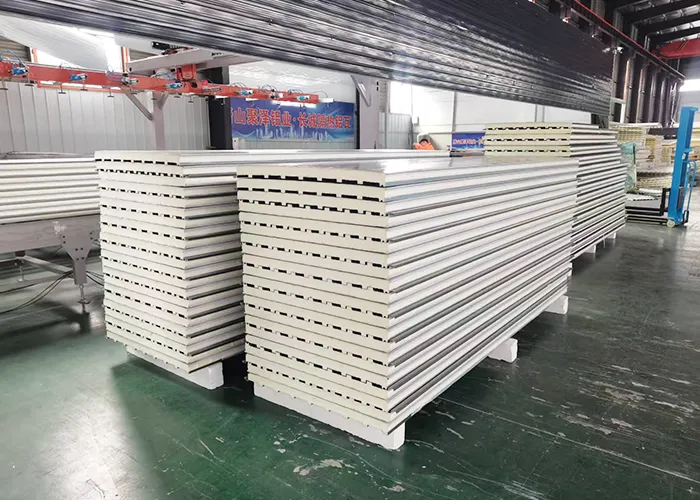 بلاط الألمنيوم العازل للحرارة السكنية الحديثة