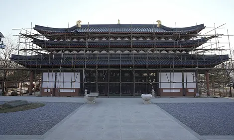Is it suitable to use aluminum instead of wood as ancient building components in cold northern regions?