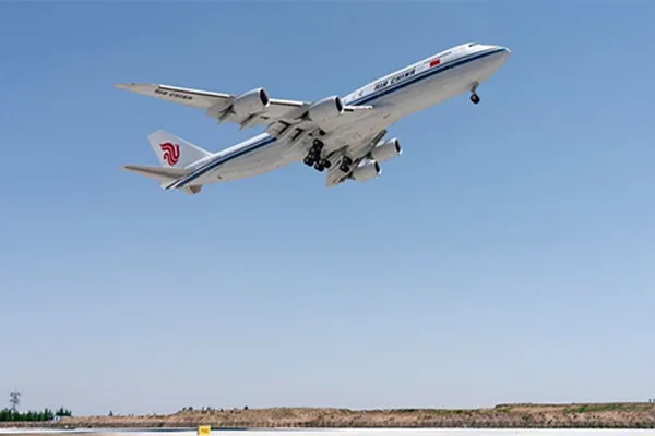 达克斯国际机场的第一架真实飞机测试飞行