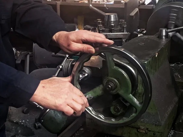  لي هيلي: خمسة عشر عاما من الزمن، الحرفية الدقيقة