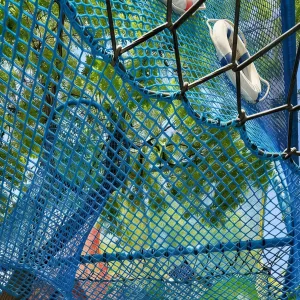 Large-Scale Knotless Net Park for Amusement Parks