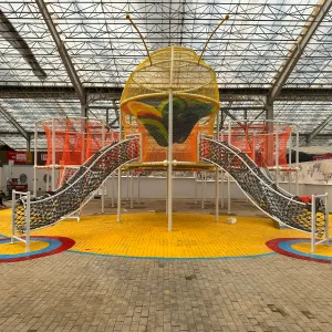 Kids&rsquo; Cartoon Bee-shaped Rope Net Climbing Amusement Facility for Play Centers