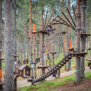 Outdoor Expansion Training Structures for Group Activities