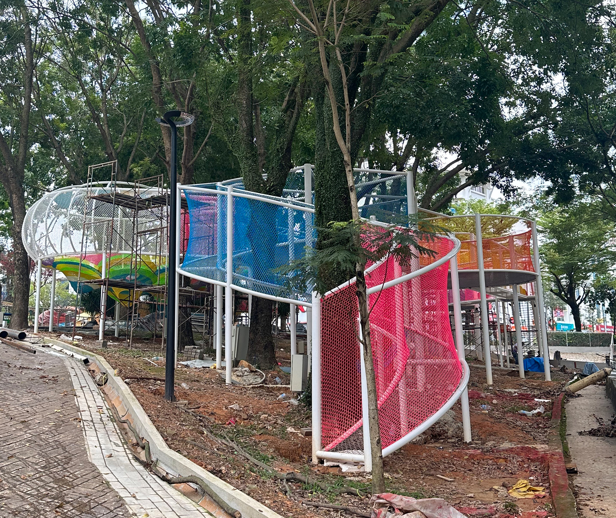 Sturdy Climbing Net Frame Designed for Adventure Park Settings