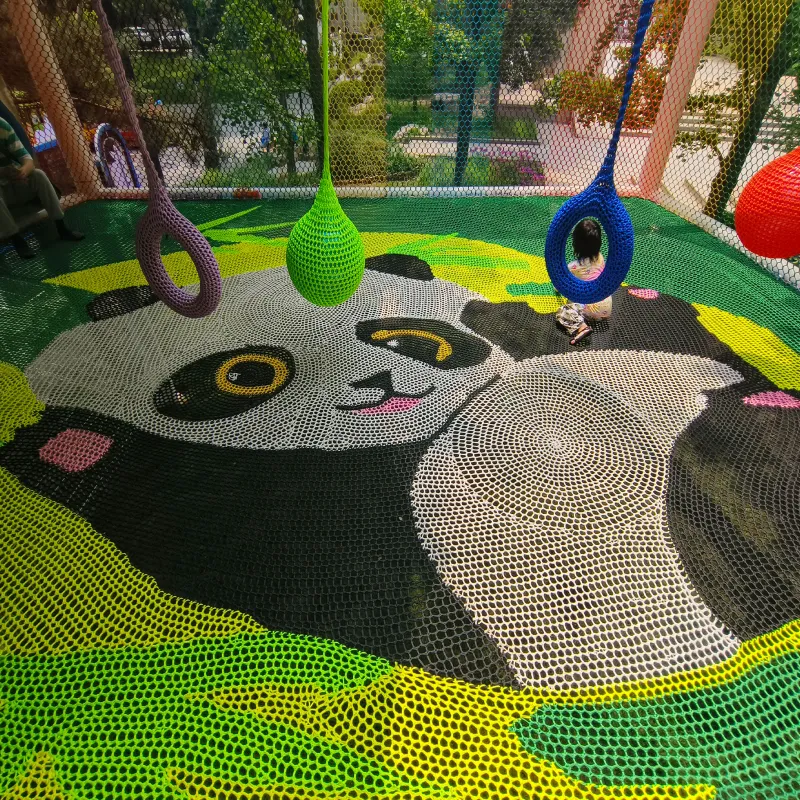 Support Customization of Knotless Net for Outdoor Playgrounds