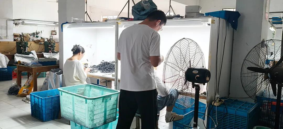 quality inspection in the nail and hinge workshop