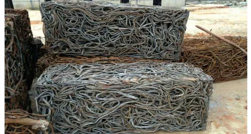 Procesamiento de balas de chatarra ferrosa optimizada: desde la deconstrucción hasta el material listo para hornos