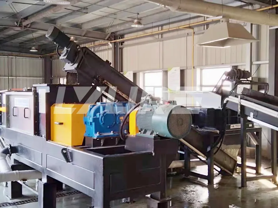 Streamlining Waste Paper Pulp Processing with Lyure’s DW-D15T Screw Press in Shanghai