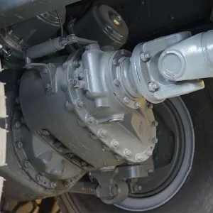 Fuel Efficient 371HP Cargo Truck for Overseas Logistics Fleets