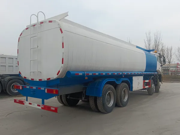 8&times;4 Truck-Mounted Liquid Tanker