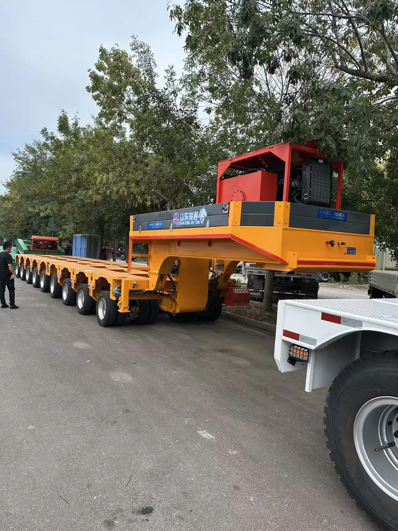 Heavy Duty Low Bed Trailer for Construction Machinery Haulage