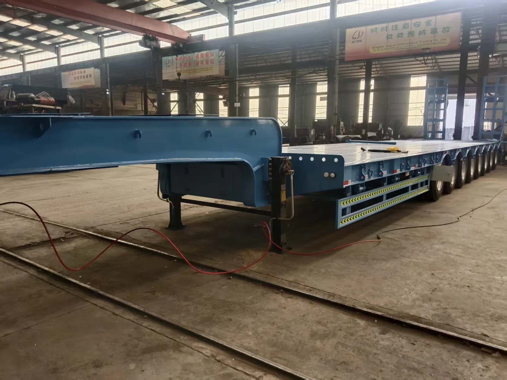 Extendable Trailer for Long Cargo Transport
