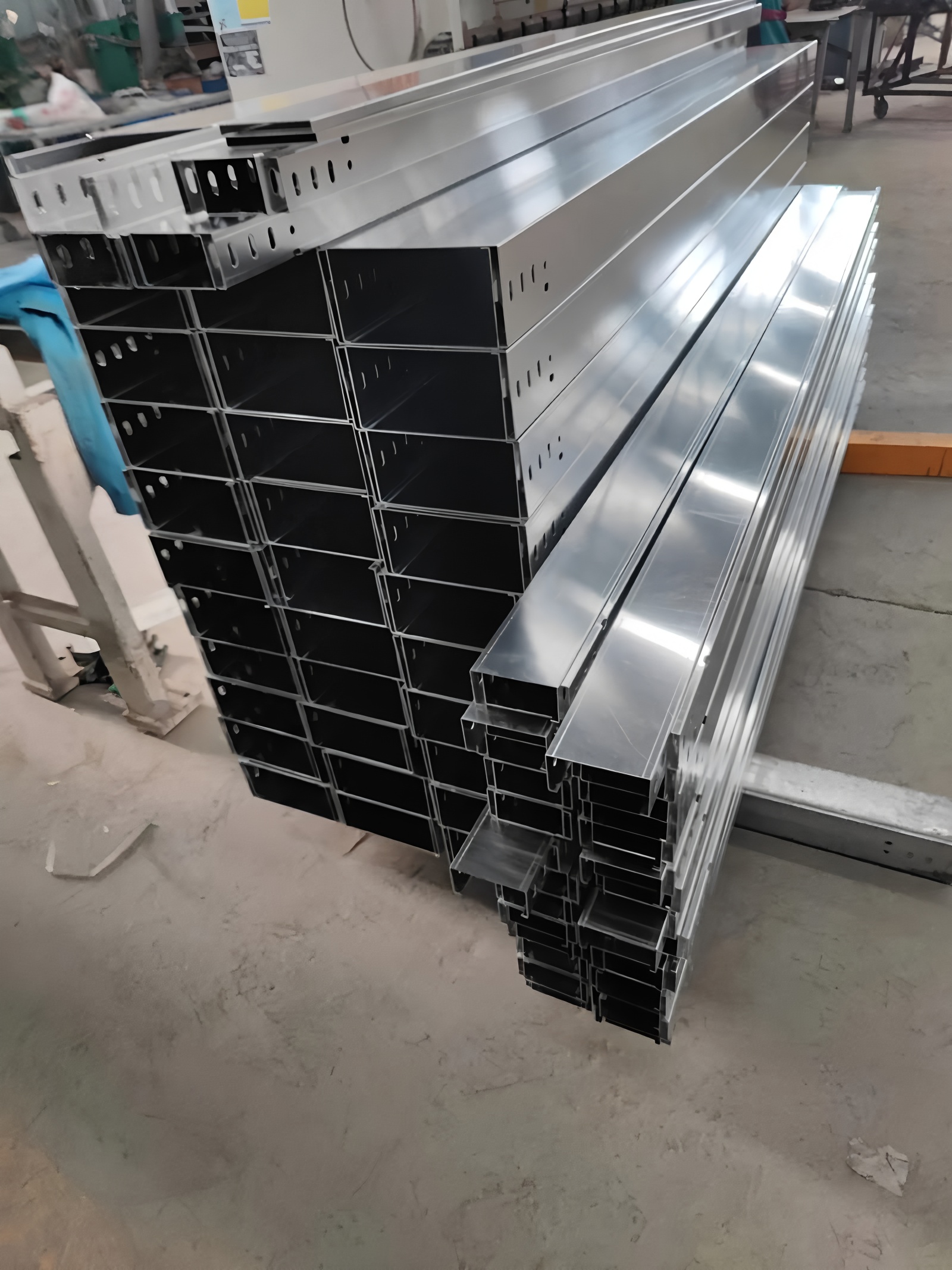 Modular Powder Coated Cable Tray System High-Quality Manufacturers and ...