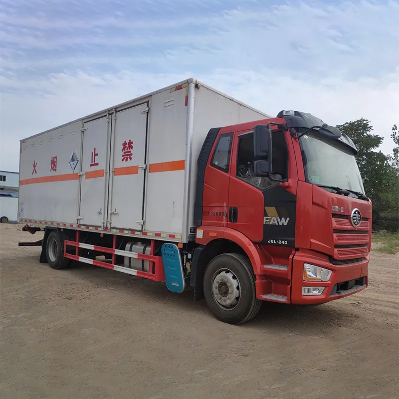 Camioneta para mercanc&iacute;as peligrosas de 2 ejes y 18 toneladas (art&iacute;culos varios)