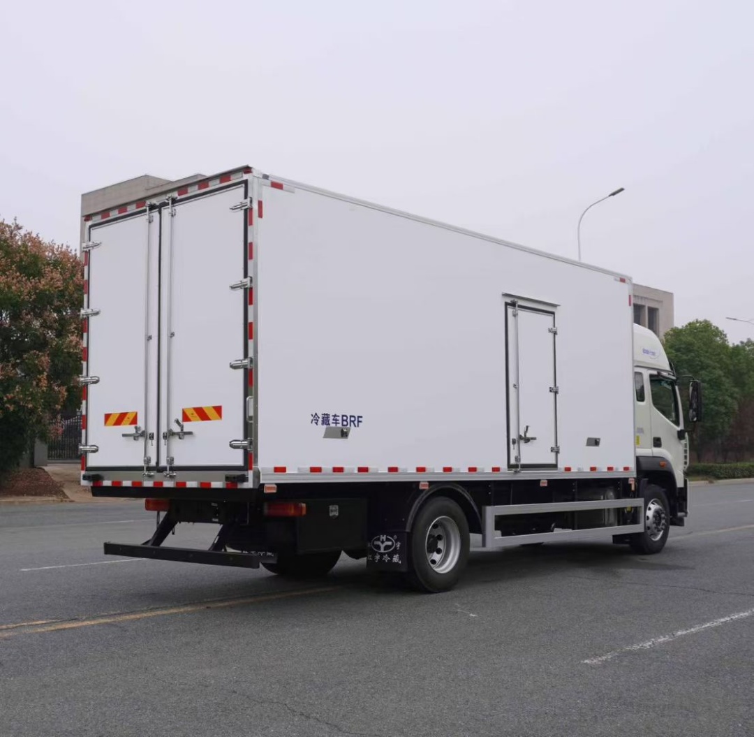 Refrigerated truck