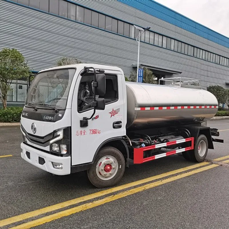 Dongfeng 4.7 cubic milk tanker truck