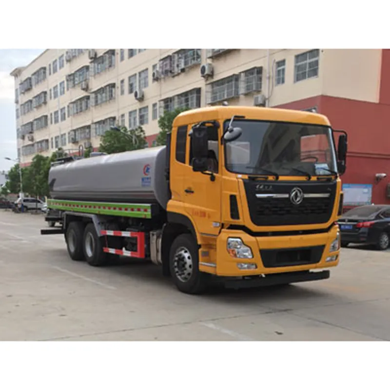 Dongfeng  17.8m&sup3; Green Sprinkler Truck