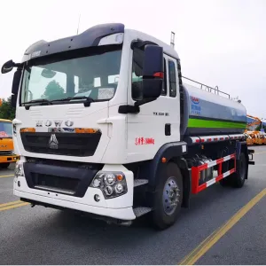 Cami&oacute;n aspersor ecol&oacute;gico SINOTRUK serie TX de 13,7 m&sup3;