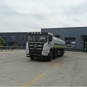 Cami&oacute;n aspersor verde Dongfeng 8&times;4 25m&sup3;