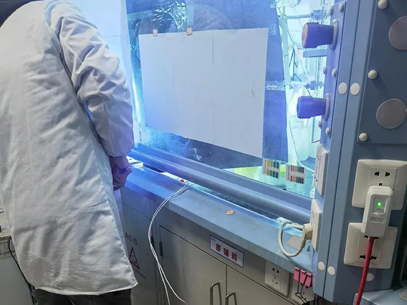 Peralatan fotokimia laboratorium