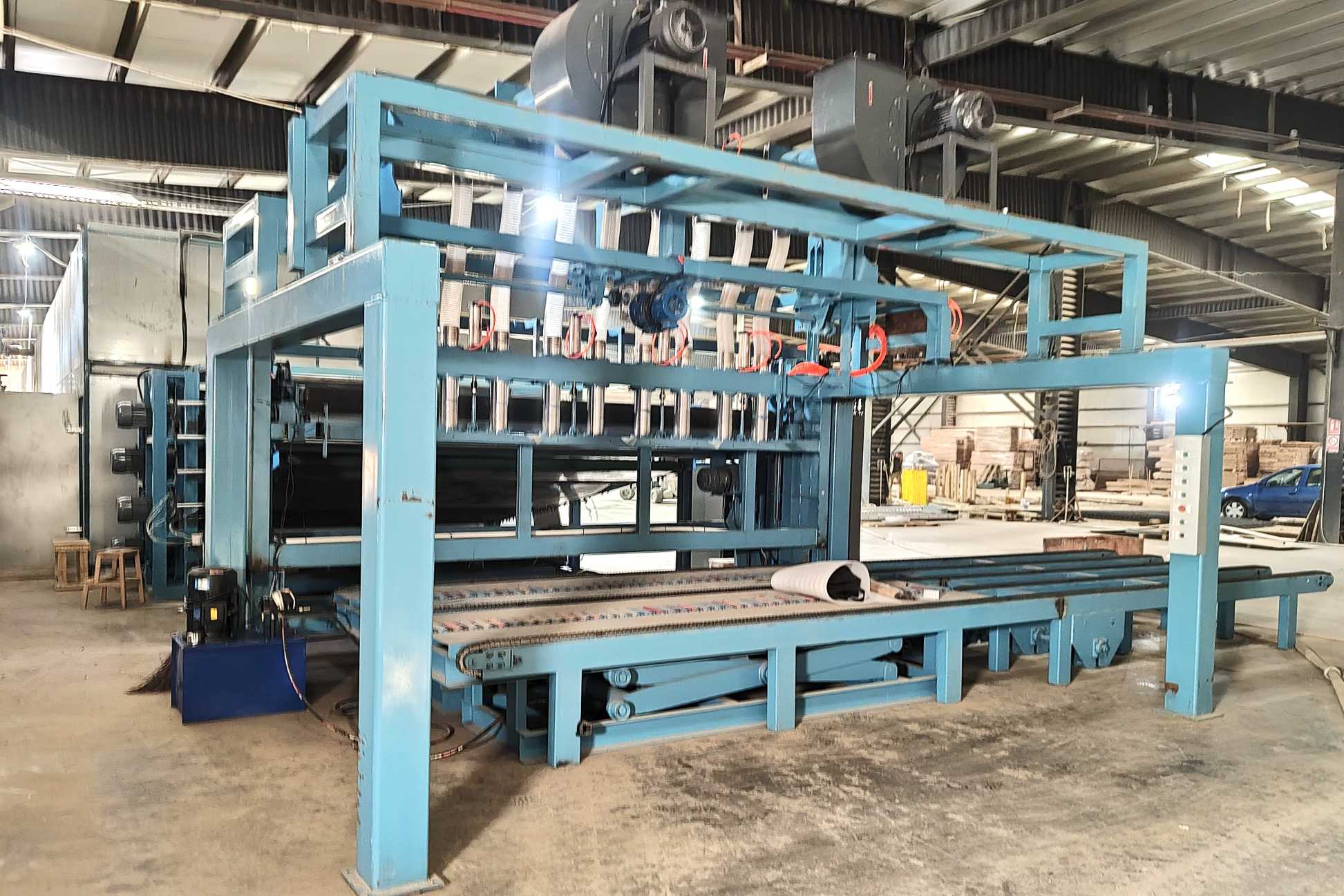 Automatic veneer loader