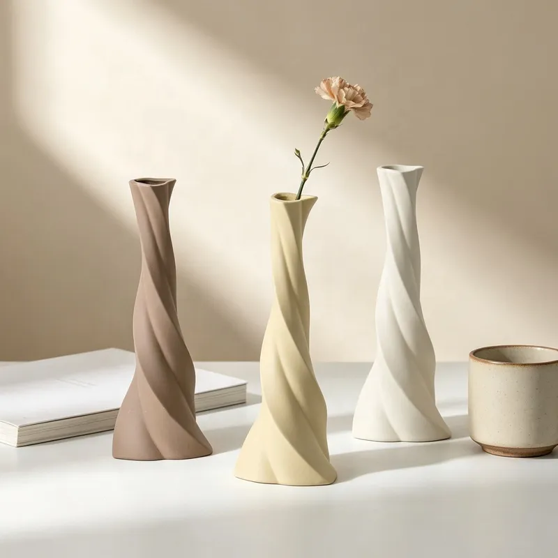 Nordic Modern Ceramic Vase Elegant Minimalist Decorative Tabletop Vase for Home Decor Custom Creative Flower Vase for Living Room Bedroom and Office（D0004-0001）