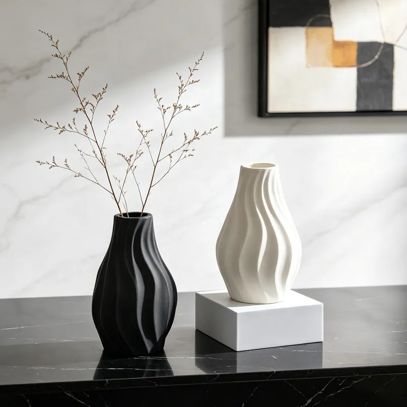 Luxury European Decorative Ceramic Vase Modern Striped Small Tabletop Vase for Home & Garden Decor Eco-Friendly Gardenware Flower Vase（D0004-0002）