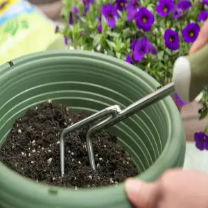 3-Tine Stainless Steel Garden Hand Rake with Comfortable Handle Hand Cultivator Tool for Soil Loosening Weeding and Garden Cultivation（D0003-0004）