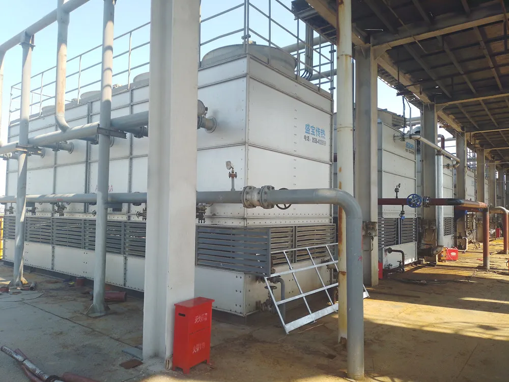 Closed cooling tower for petrochemical industry