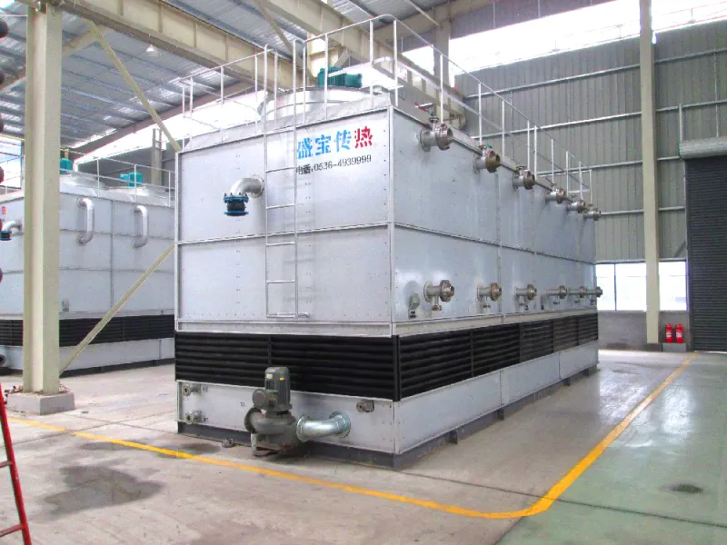 Fully enclosed cooling tower