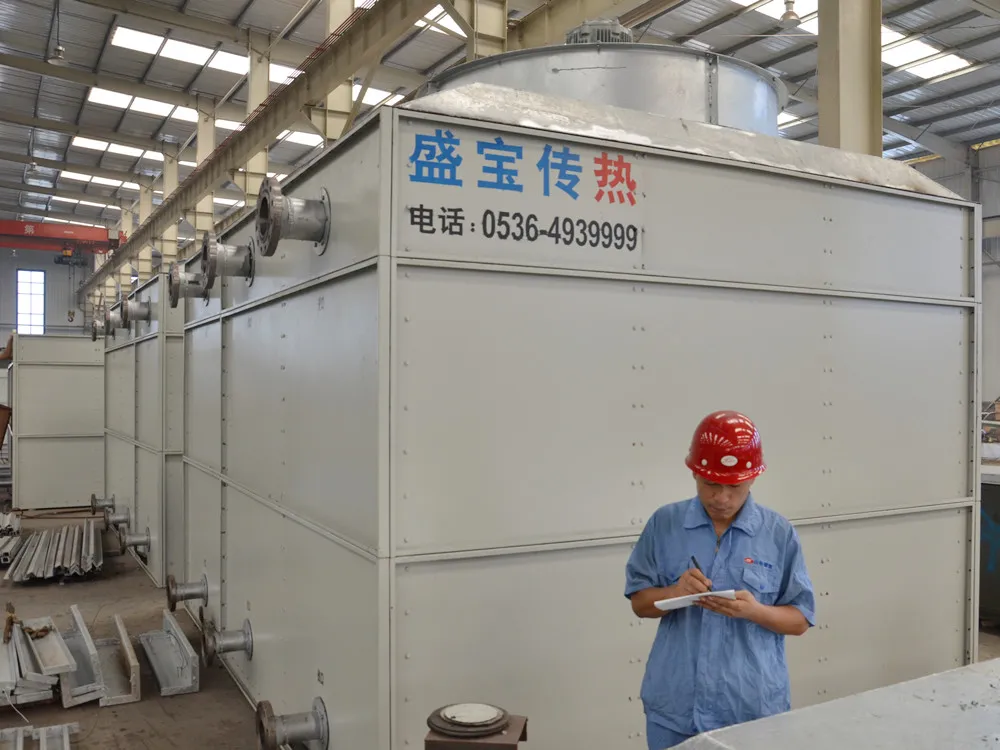 Counter-flow evaporative condenser