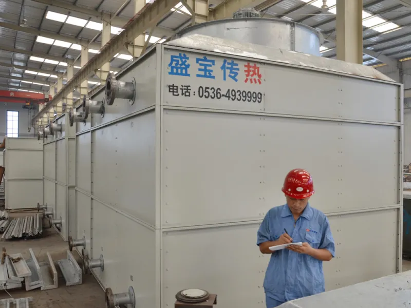 Counter-flow evaporative condenser