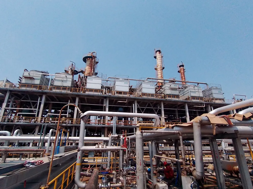 Closed cooling towers for the petrochemical industry
