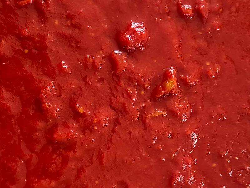 Selected Crushed Tomatoes for Retail Packaging