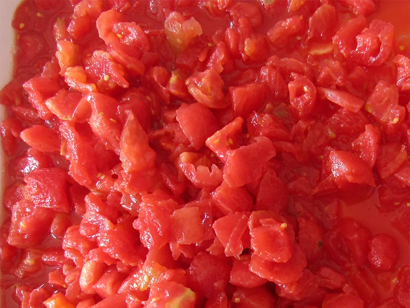 Tomates cortados en cubitos premium provenientes de tomates completamente maduros