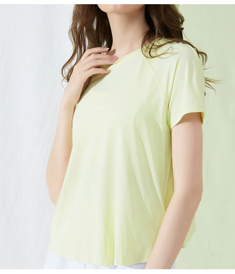 Loose-fit short sleeve sports top with back slit
