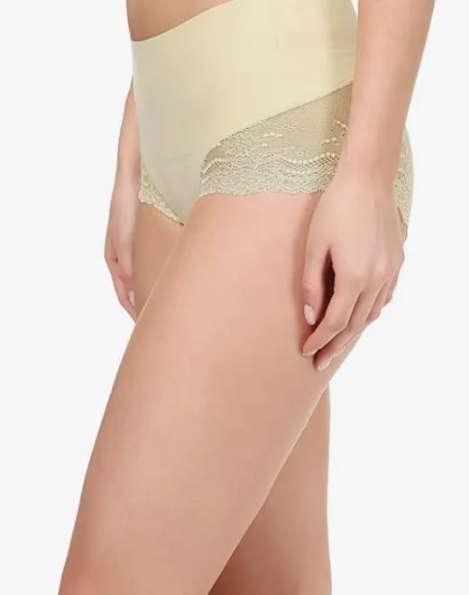 プラスサイズの女性向けのシームレスな形のパンティー