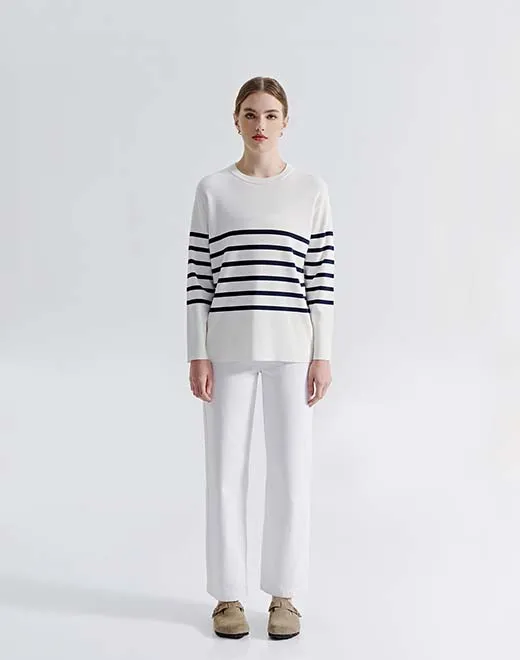 سترة مخططة لرقبة الطاقم الضخمة