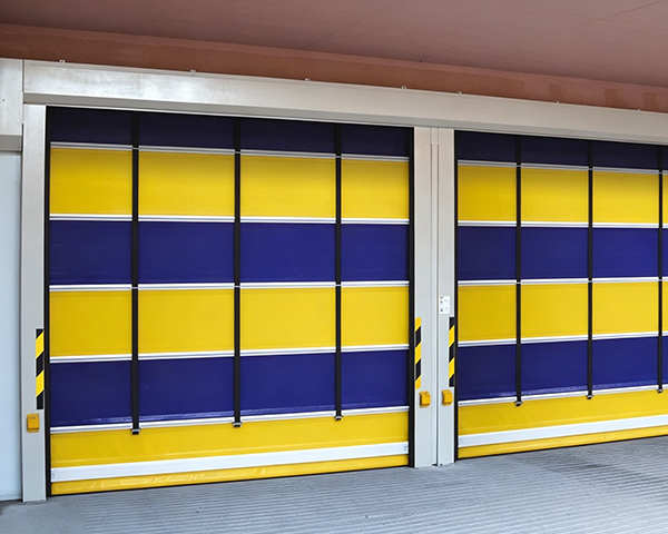 Large warehouse rapid stacking door