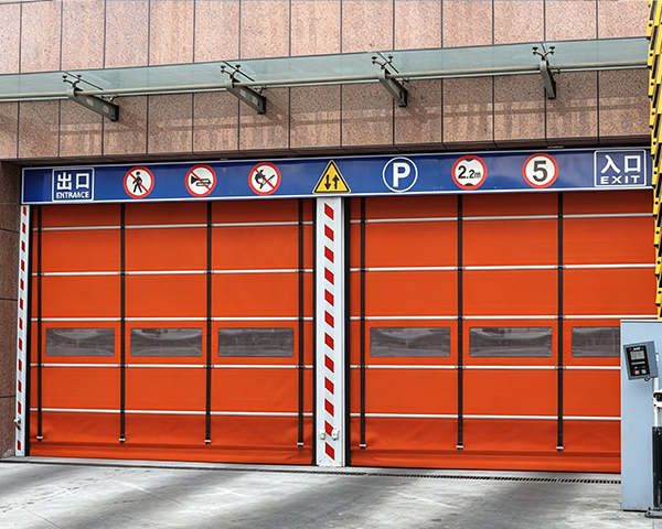 Large warehouse rapid stacking door